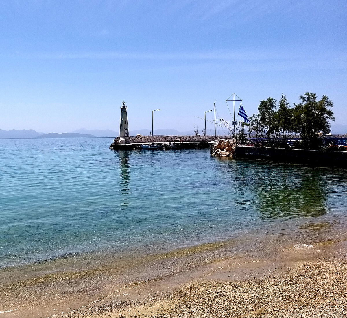 Παραλία Κολώνες (Πατητήρι και Φάρος)